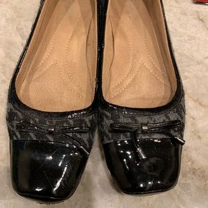 Size 10 Naturalizer flat shoes